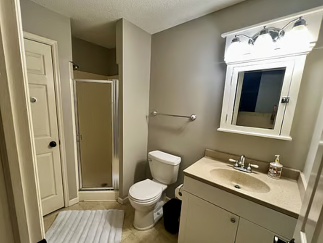 Second 3/4 Bathroom - 4900 Pleasant St