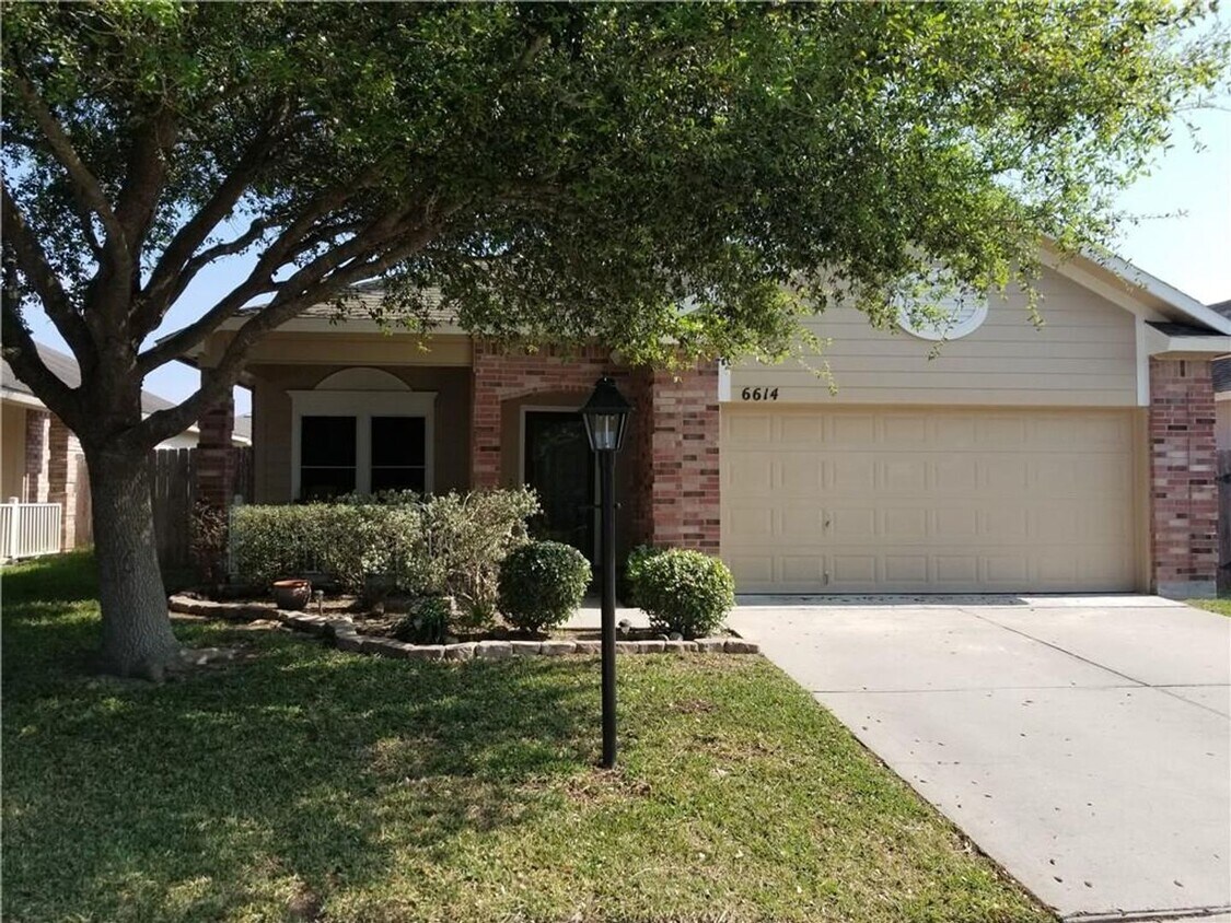 Primary Photo - Southside-$1000 off first months rent-Char...
