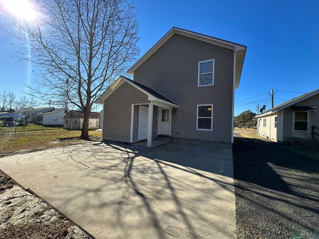 Building Photo - 4 bedroom Home in Elizabeth City