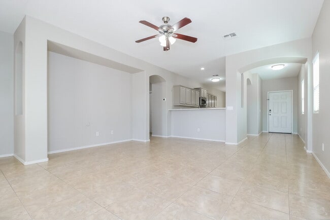 Building Photo - 17043 W Zuni St