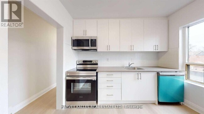 Building Photo - 98 Northcliffe Blvd