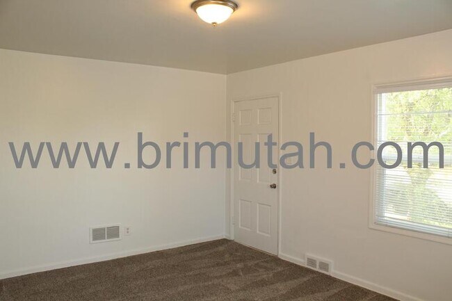 Building Photo - 122 Girard Avenue - 2