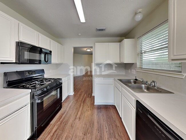 Foto del edificio - 9220 Mahan Dr