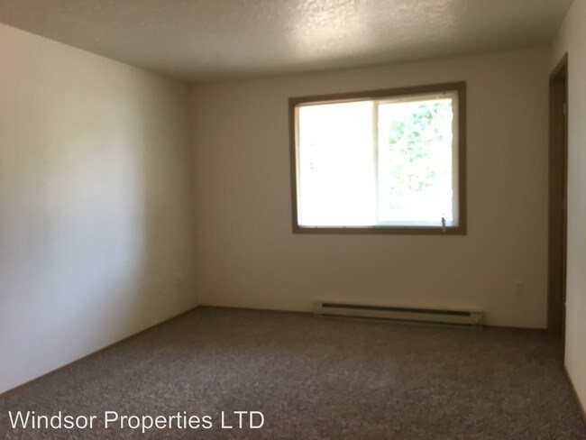 Building Photo - 4 br, 2 bath House - 2233 NE Thomas St.