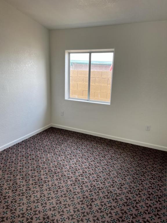 Photo - 116 W Apache St House