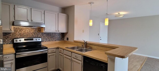 Foto del edificio - 102 Chesterfield Ln