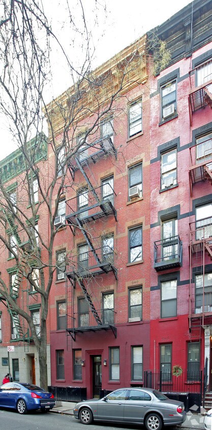 Primary Photo - 234 W 16th St