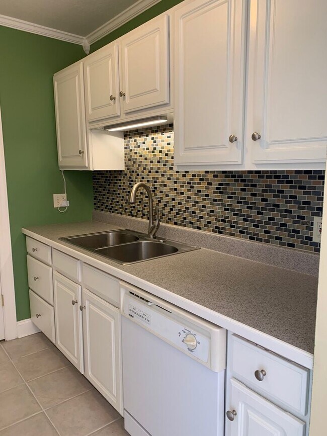 Building Photo - 330 Pin Oak Dr NW