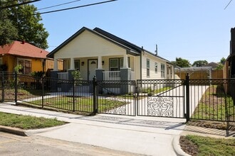 Building Photo - 512 Threlkeld St
