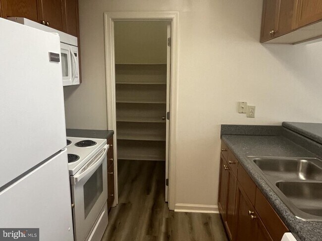 Building Photo - 6 Belladonna Ln