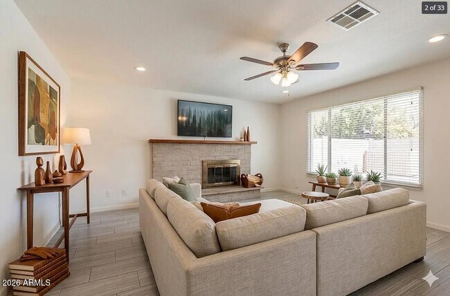 Building Photo - 1262 E Hermosa Dr