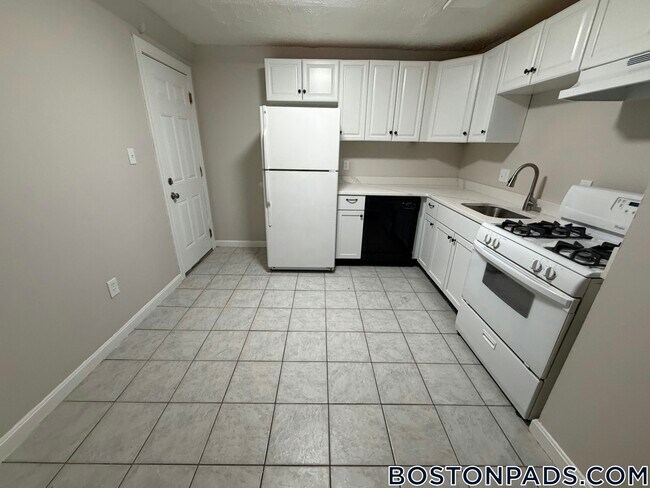 Building Photo - 18 Belmont St