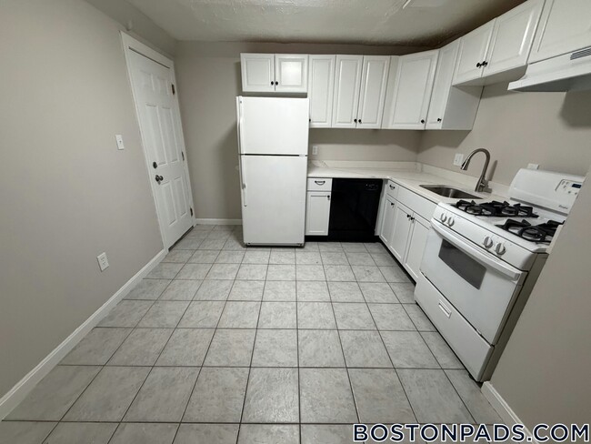 Building Photo - 18 Belmont St