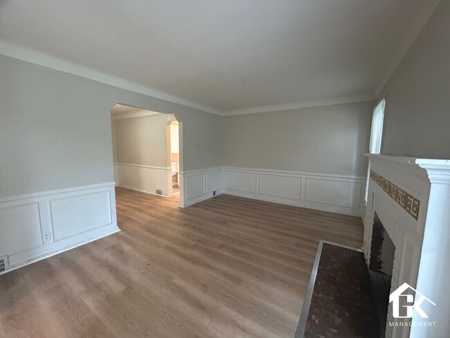 Building Photo - 5915 Farmbrook St