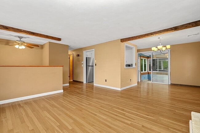 Building Photo - 72 Westfield Dr