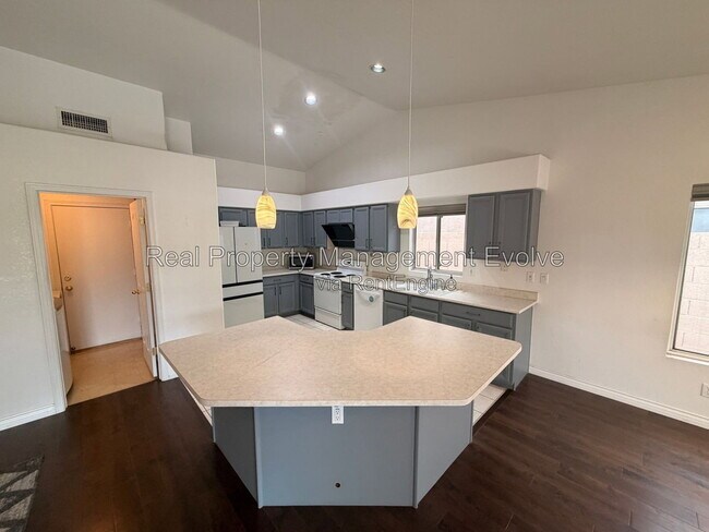 Foto del edificio - 2227 E Edna Ave