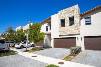 Building Photo - 10521 NW 81st St