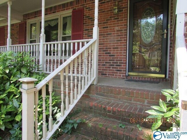 Foto del edificio - 11410 Woodcrest Dr SE