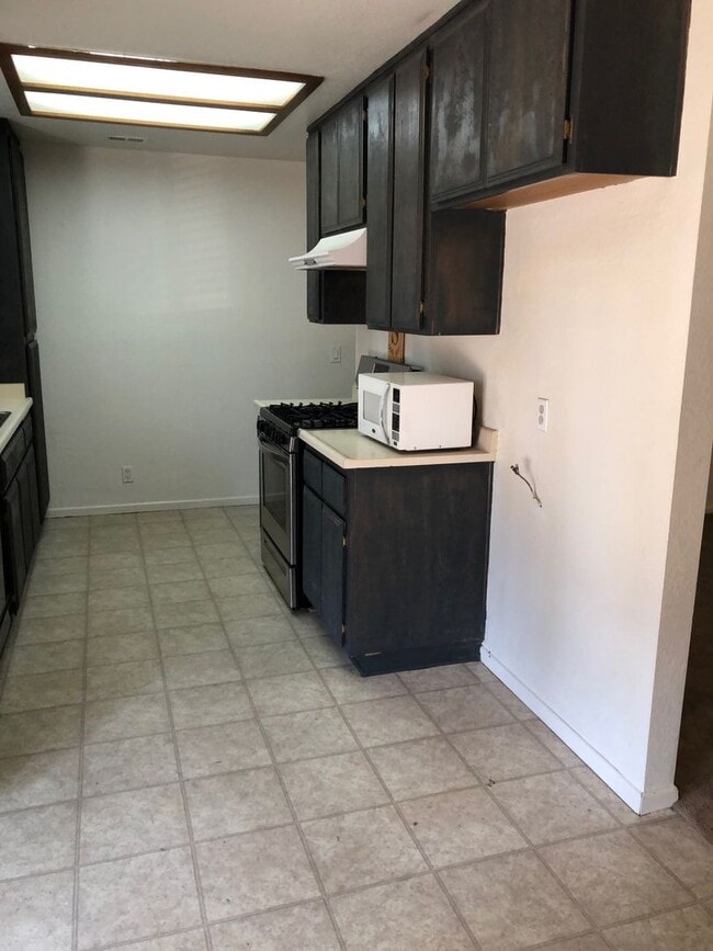 Building Photo - 3 BEDROOM APPLE VALLEY HOME