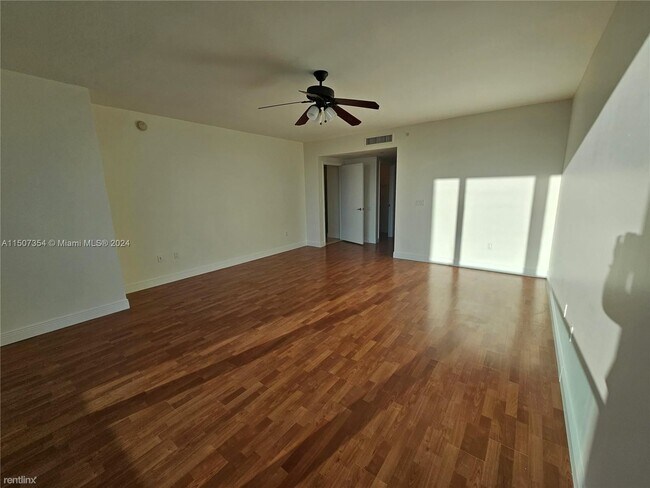 Foto del edificio - 3 br, 3.5 bath Condo - 3301 NE 183rd St Un...