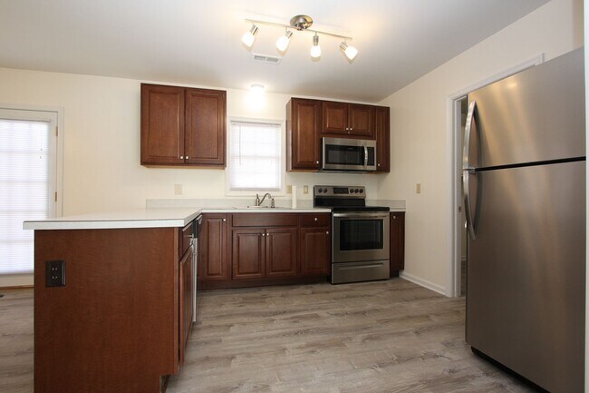 Building Photo - 5598 Patricia Dr