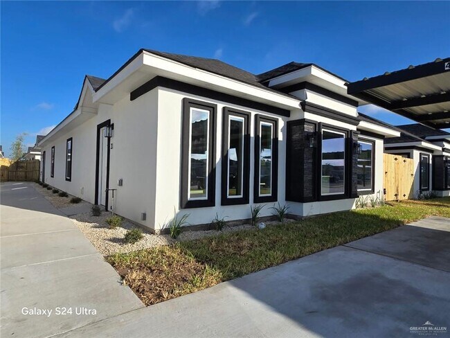 Building Photo - 12 S Xanthia St