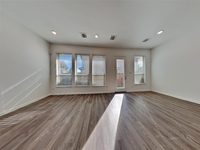 Building Photo - 214 Fulton Station Dr