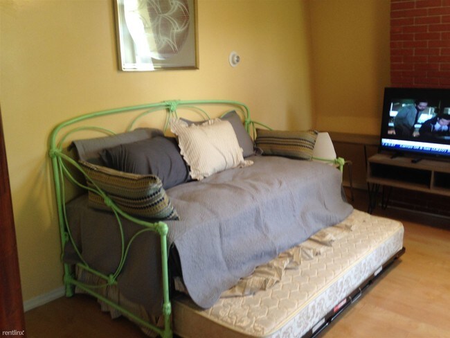 Foto del edificio - 1 br, 1 bath Apartment - 108 Fairview Ave