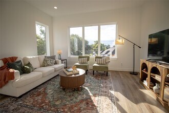 Building Photo - 3824 Fulton St