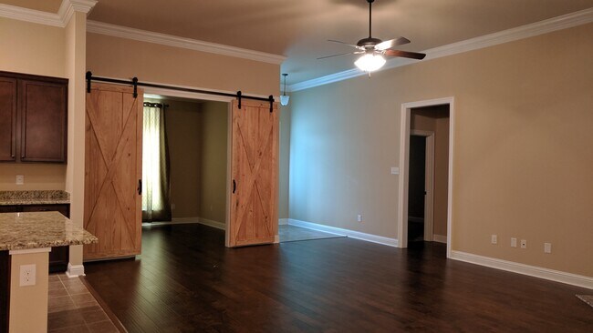 Foto del edificio - 742 Red Pine Dr