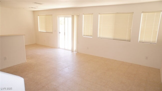 Building Photo - 989 Coronado Peak Ave