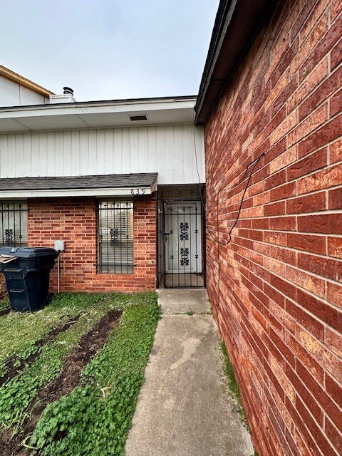 Foto del edificio - 839 NW 111th St