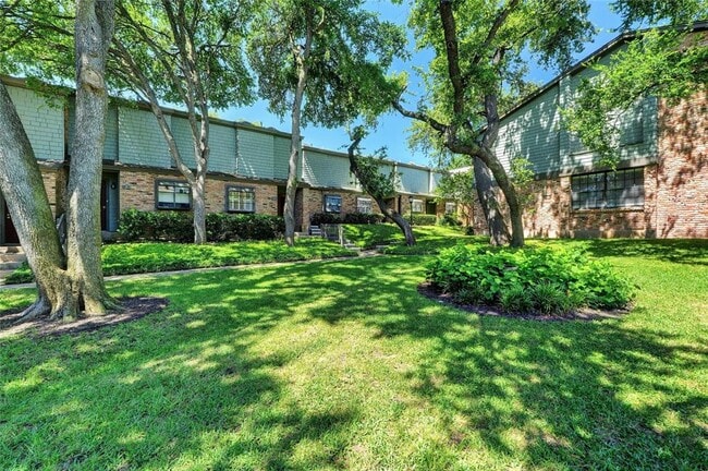 Building Photo - 7122 Wood Hollow Dr