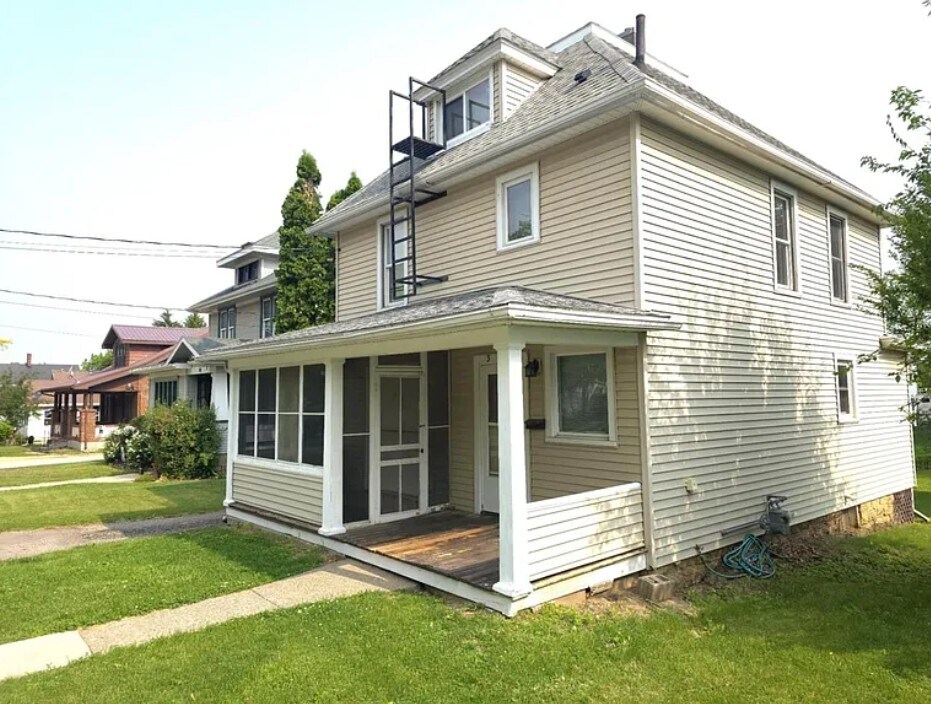 Primary Photo - 320 W Cedar St