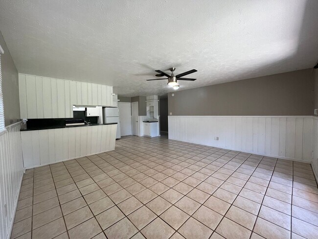 Building Photo - Welcome Home!! Make this home yours today!