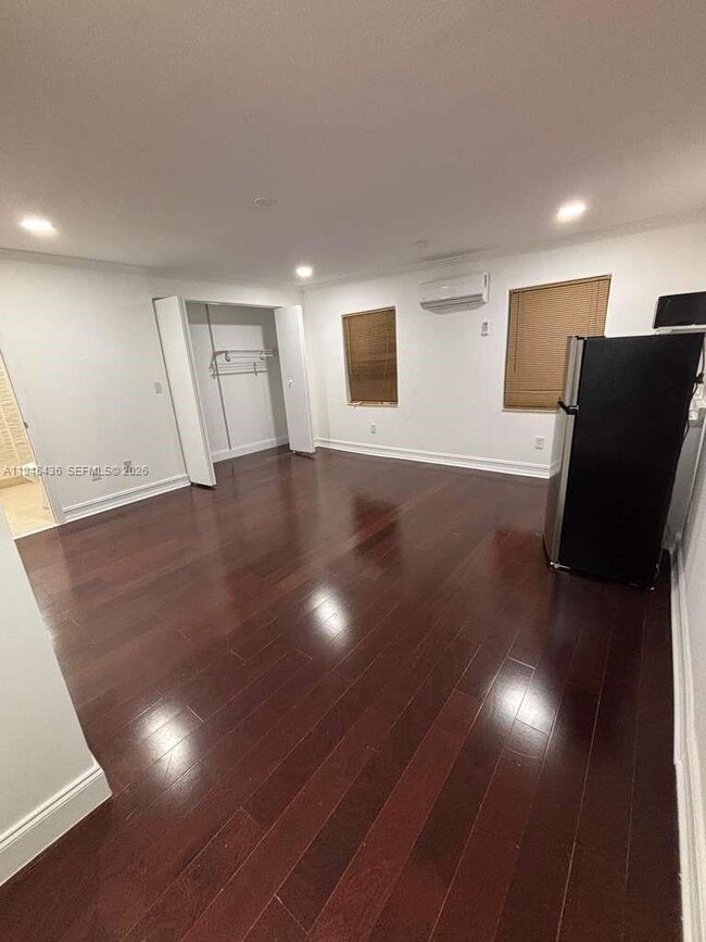 Building Photo - 645 NW 7th Ave