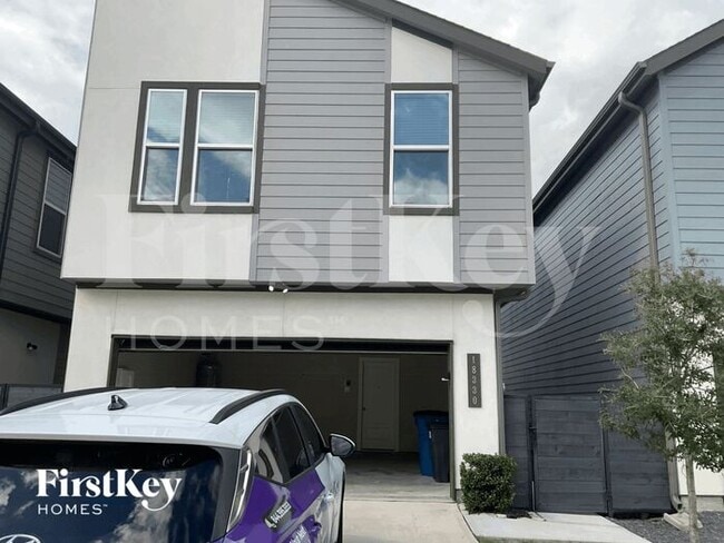 Building Photo - 18330 W Centro Cir