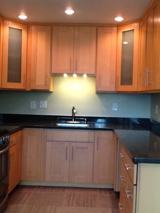 Foto del edificio - 471 Sierra Vista Ave