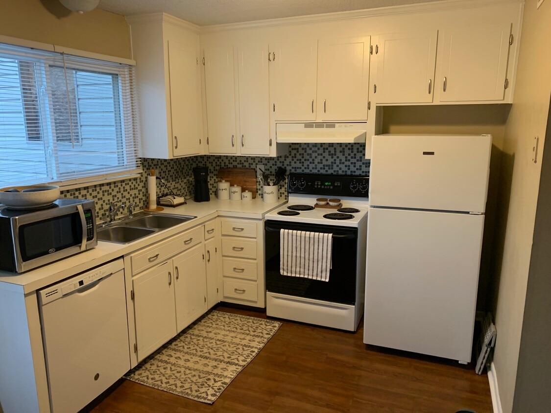 Primary Photo - Fox Fire Apartments