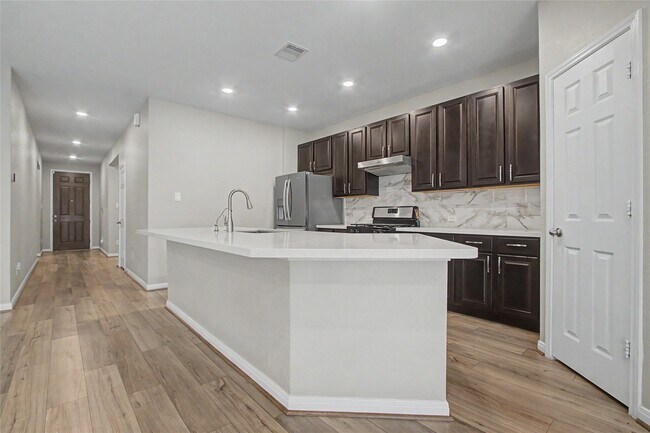 Building Photo - 7219 Escondido Dr