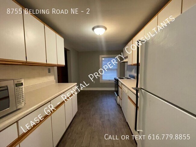 Building Photo - Two Bedroom Upper Unit in Rockford!