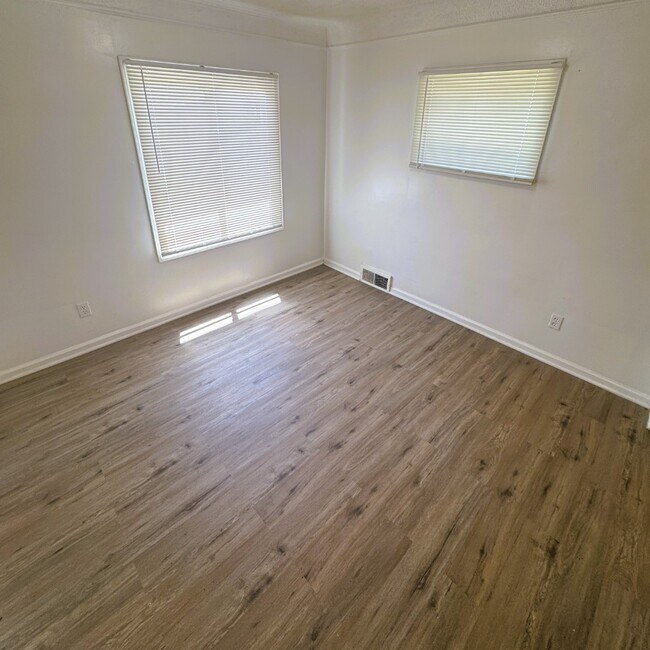 Building Photo - Now Leasing – Fully Rehabbed 3-Bedroom Hom...
