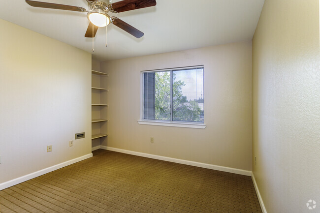 2BR, 2BA - 778SF - The Terraces - Senior 62+