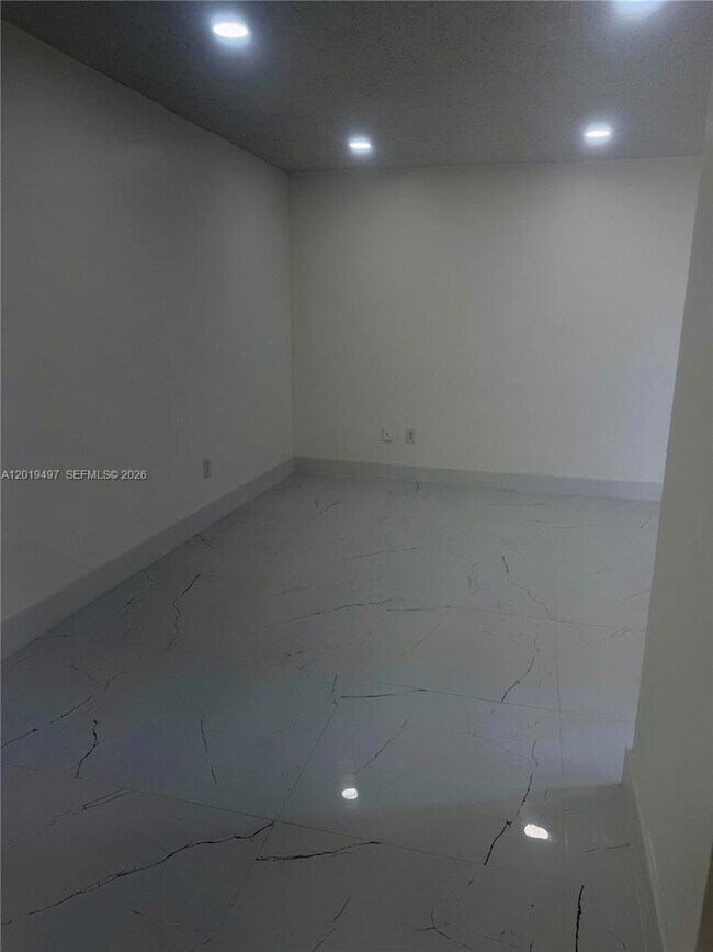 Foto del edificio - 3700 NW 62nd Ave