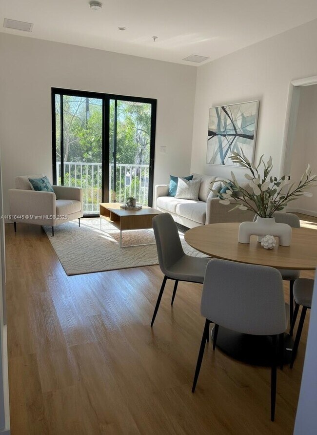 Foto del edificio - 85 NE 55th St