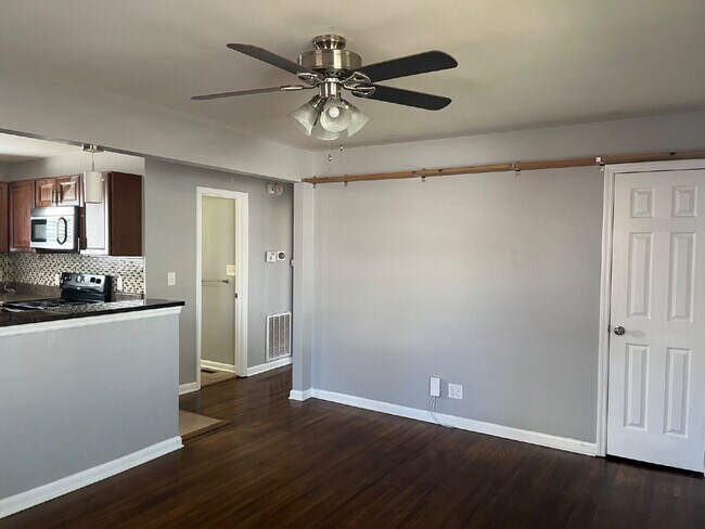 Foto del edificio - Charming 2 Bed, 1 Bath Nashville Rental - Prime Location on Lenore Street! FENCED BACK YARD!