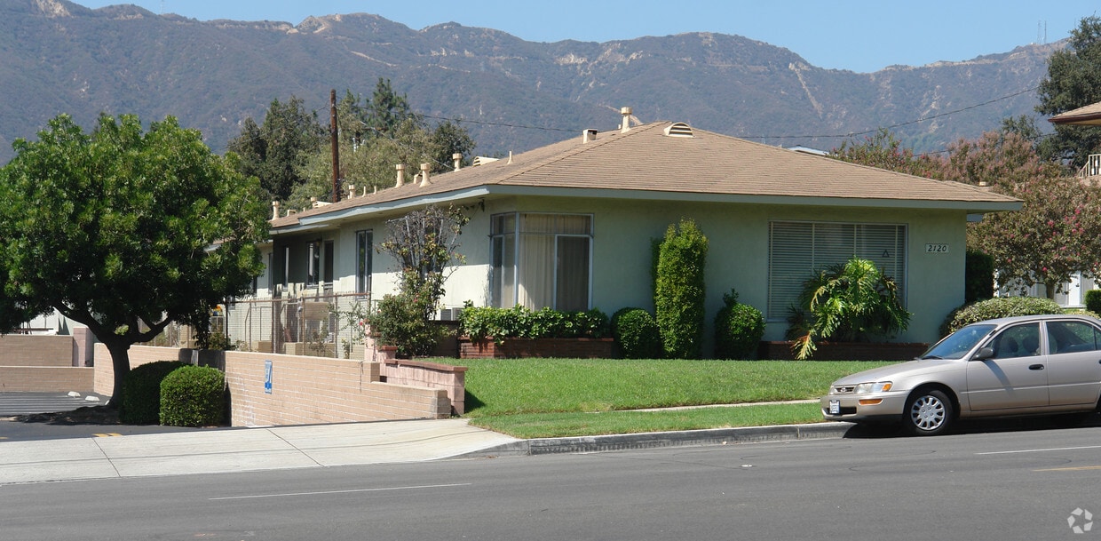 Primary Photo - 2120 Montrose Ave