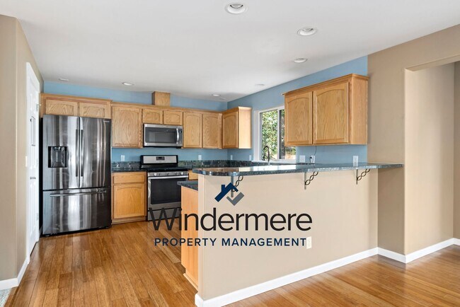 Foto del edificio - Beautiful 4 bedroom 2.5 bathroom home on large lot