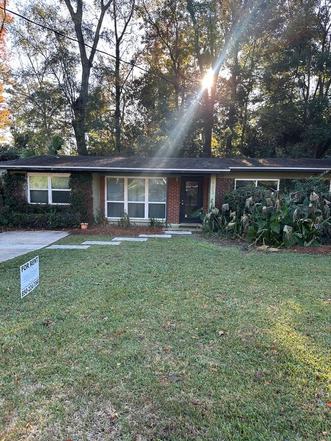 Building Photo - 1203 Mary's Dr