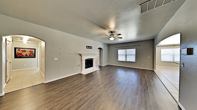 Building Photo - *MOVE IN SPECIAL: 2ND FULL MONTHS RENT FRE...